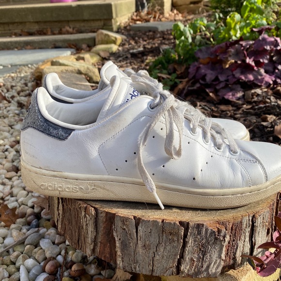 Adidas Stan Smith, White With Navy Blue Men’s - Picture 2 of 8